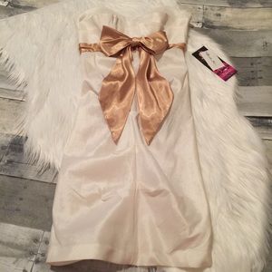 NWT Blondie Nites ivory and gold dress size 3